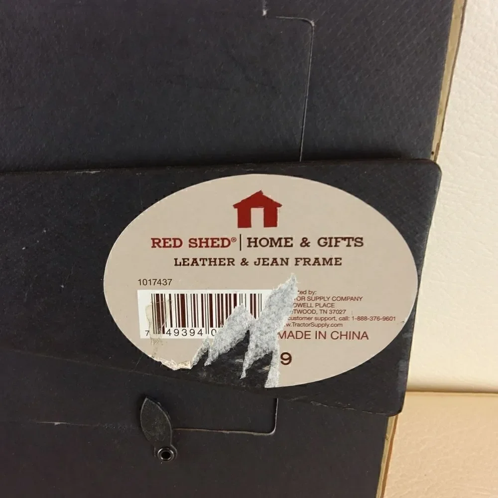 Red Shed 4 x 6 in. Ceramic leather & Jean frame with horses and metal studs